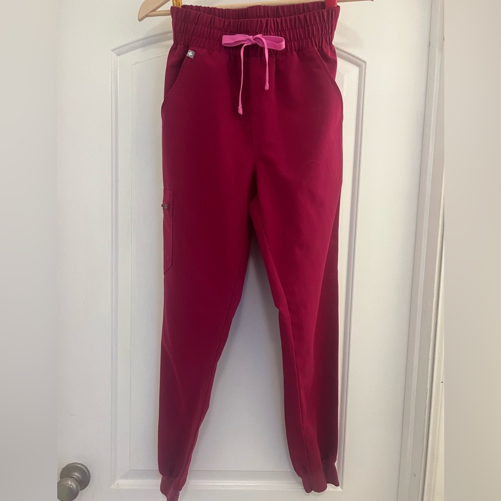 Figs high waisted Zamora jogger dark magenta